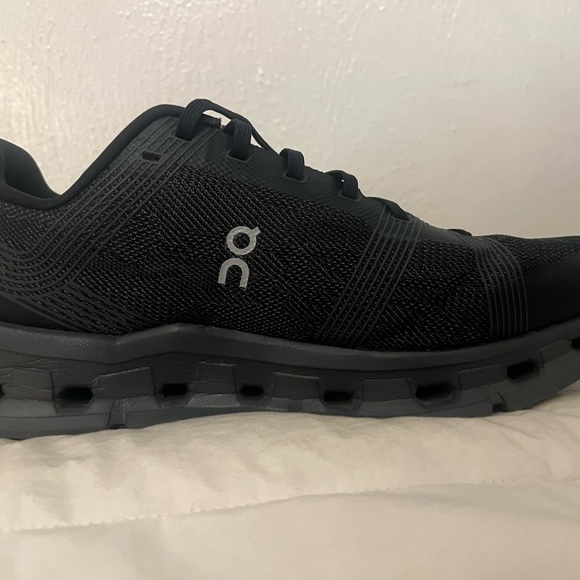 On Blck Running shoes CLOUDGO - Picture 8 of 12